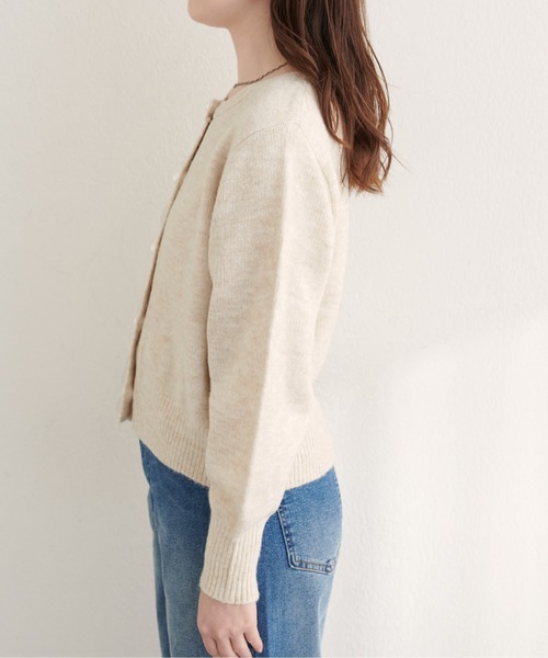 natural couture(ナチュラルクチュール)の「【ZOZO限定】パール釦クルーネックカーデ(カーディガン/ボレロ・レディース・グレー/ネイビー/ピンク系その他/モカ/ライトベージュ・FREE)」の6枚目の写真