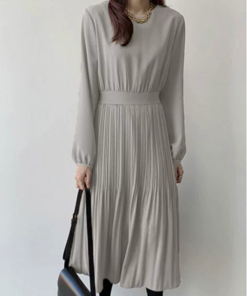 CHUL(チュル)の「プリーツ切替ロングワンピース(ワンピース・レディース・ブラック/ベージュ/グレー・MEDIUM/XX-LARGE/X-LARGE/LARGE)」の2枚目の写真