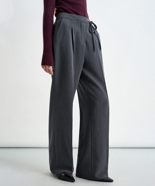 COSTUMEOCLOCK WOMAN(カスタムオクロック ウーマン)の「ストラップワンタックワイドスラックスチャコール COWPT014CHARCOAL(スラックス・レディース・その他・SMALL/MEDIUM/LARGE)」の2枚目の写真