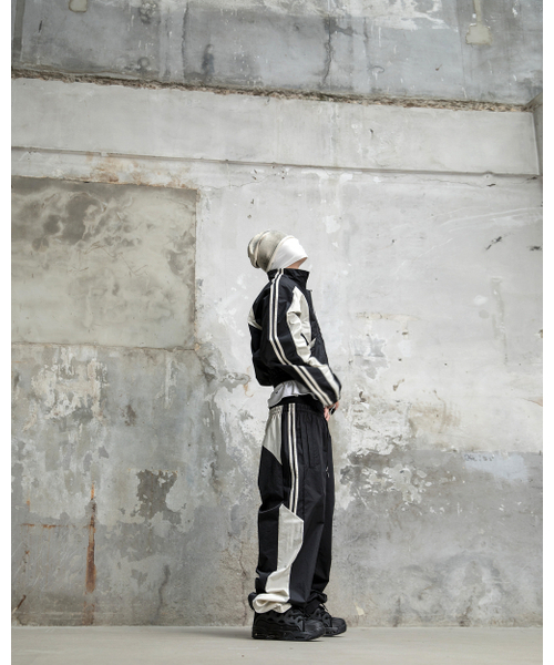 ROARINGRAD(ロアリングラド)の「26パネルトラックパンツブラック(スウェットパンツ・レディース・その他・MEDIUM/LARGE)」の3枚目の写真