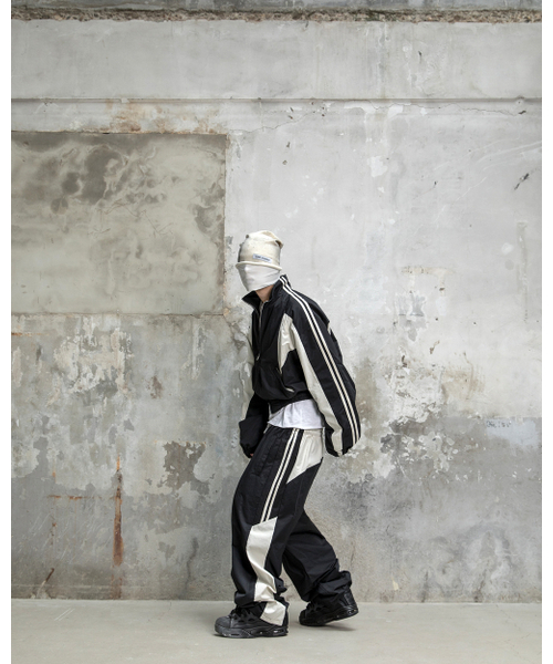 ROARINGRAD(ロアリングラド)の「26パネルトラックパンツブラック(スウェットパンツ・レディース・その他・MEDIUM/LARGE)」の9枚目の写真