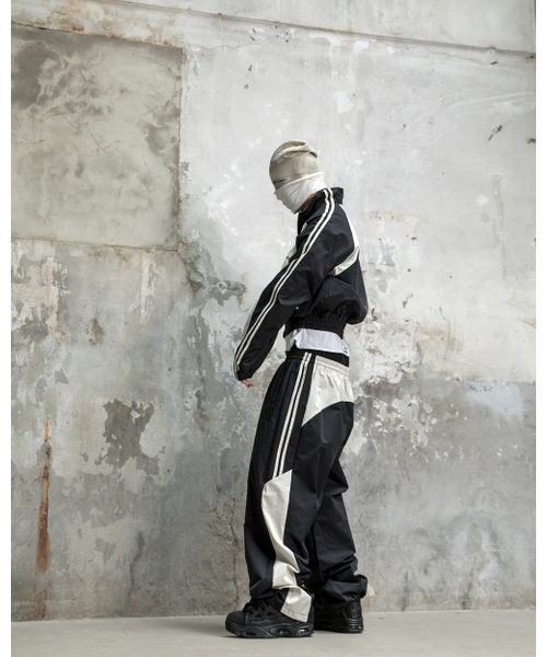 ROARINGRAD(ロアリングラド)の「26パネルトラックパンツブラック(スウェットパンツ・レディース・その他・MEDIUM/LARGE)」の11枚目の写真