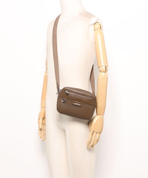 LACOSTE（ラコステ）の「《LACOSTE》OSSIAN REPORTER BAG（ハンドバッグ・レディース・ベージュ・フリー）」の5枚目の写真