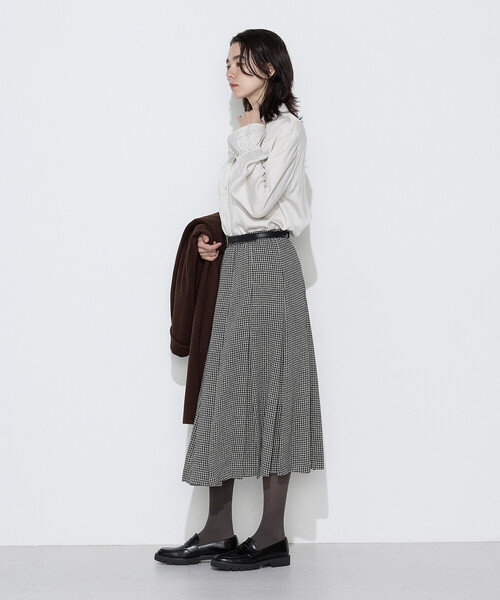 K.T KIYOKO TAKASE(キヨコタカセ)の「キュプラレーヨンフィブリルサテン ブラウス(シャツ/ブラウス・レディース・ブラウン/アイボリー/ブルー・7号/9号)」の5枚目の写真