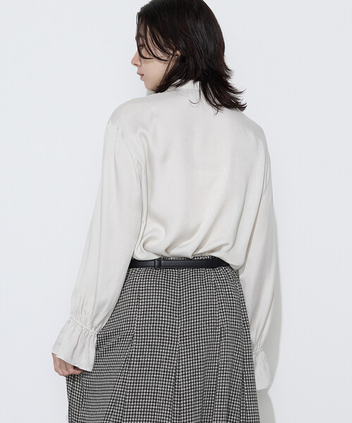 K.T KIYOKO TAKASE(キヨコタカセ)の「キュプラレーヨンフィブリルサテン ブラウス(シャツ/ブラウス・レディース・ブラウン/アイボリー/ブルー・7号/9号)」の7枚目の写真