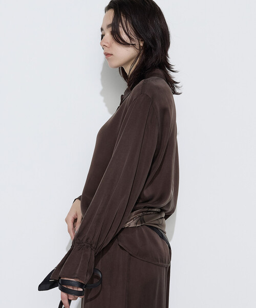 K.T KIYOKO TAKASE(キヨコタカセ)の「キュプラレーヨンフィブリルサテン ブラウス(シャツ/ブラウス・レディース・ブラウン/アイボリー/ブルー・7号/9号)」の13枚目の写真