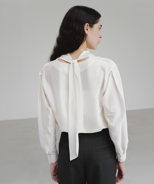 MOHAN(モハン)の「TIF ドレープタイブラウス_2色展開(シャツ/ブラウス・レディース・アイボリー/ブラック・SMALL/MEDIUM)」の5枚目の写真