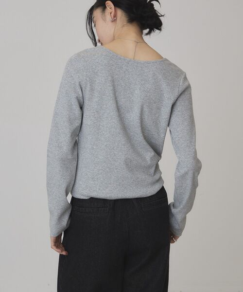 AMERICAN HOLIC(アメリカンホリック)の「【抗菌防臭】2WAYスクエアネックプルオーバー(Tシャツ/カットソー・レディース・オフホワイト/レッド/グレイッシュベージュ/ブラック/グレー系その他・M/L)」の21枚目の写真