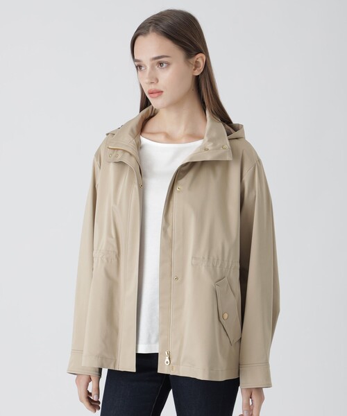 BLUE LABEL CRESTBRIDGE(ブルーレーベルクレストブリッジ)の「【はっ水】マウンテンパーカー(ブルゾン・レディース・ダークネイビー/ライトベージュ・40/38/36)」の2枚目の写真