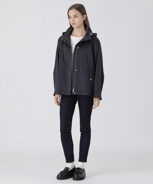 BLUE LABEL CRESTBRIDGE(ブルーレーベルクレストブリッジ)の「【はっ水】マウンテンパーカー(ブルゾン・レディース・ダークネイビー/ライトベージュ・40/38/36)」の3枚目の写真