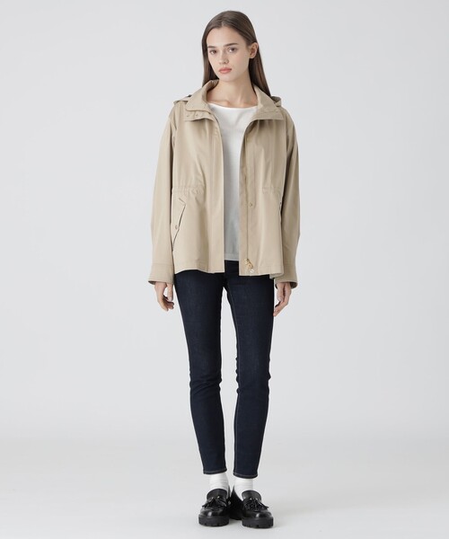 BLUE LABEL CRESTBRIDGE(ブルーレーベルクレストブリッジ)の「【はっ水】マウンテンパーカー(ブルゾン・レディース・ダークネイビー/ライトベージュ・40/38/36)」の12枚目の写真