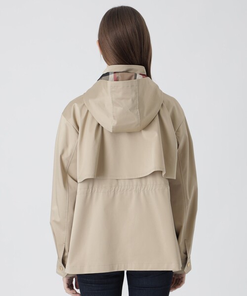 BLUE LABEL CRESTBRIDGE(ブルーレーベルクレストブリッジ)の「【はっ水】マウンテンパーカー(ブルゾン・レディース・ダークネイビー/ライトベージュ・40/38/36)」の15枚目の写真