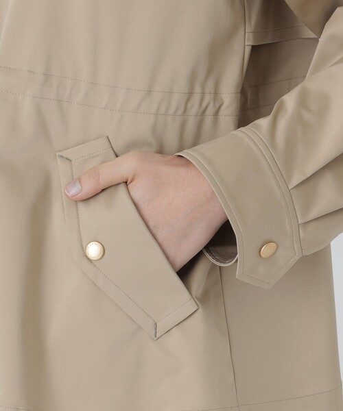BLUE LABEL CRESTBRIDGE(ブルーレーベルクレストブリッジ)の「【はっ水】マウンテンパーカー(ブルゾン・レディース・ダークネイビー/ライトベージュ・40/38/36)」の18枚目の写真