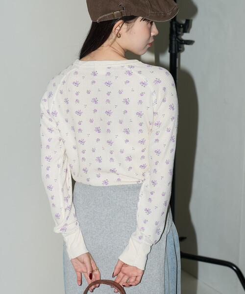 JEMORGAN(ジェーイーモーガン)の「JEMORGAN/ジェーイーモーガン ワッフル 花柄 ラグラン ロンT 限定展開(Tシャツ/カットソー・レディース・ラベンダー/ホワイト/グレー/サックスブルー・フリ-)」の7枚目の写真