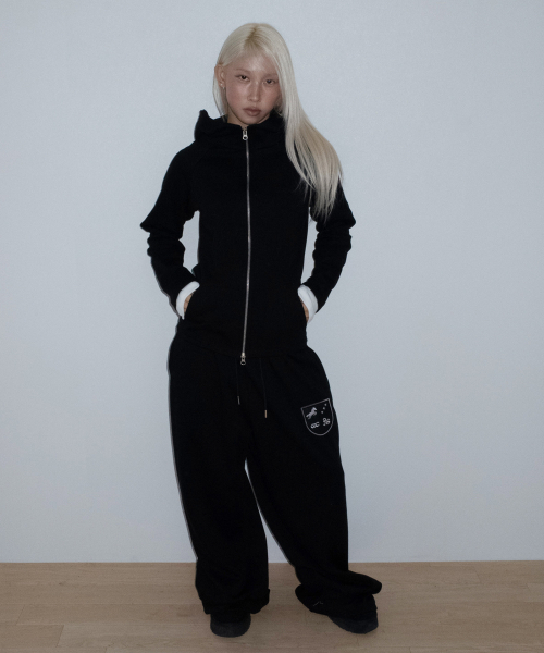 CHICKS（チックス）の「JUDY X CHICKS トラックワイドパッチパンツ ブラック（スウェットパンツ・レディース・ブラック・ONE SIZE）」の2枚目の写真