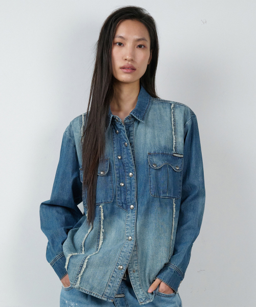 THEVINYLHOUSE(ザバイニルハウス)の「DOUBLE PLACKETS DENIM SHIRTS BLUE(シャツ/ブラウス・レディース・その他・SMALL/MEDIUM/LARGE)」の3枚目の写真
