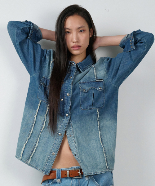 THEVINYLHOUSE(ザバイニルハウス)の「DOUBLE PLACKETS DENIM SHIRTS BLUE(シャツ/ブラウス・レディース・その他・SMALL/MEDIUM/LARGE)」の4枚目の写真