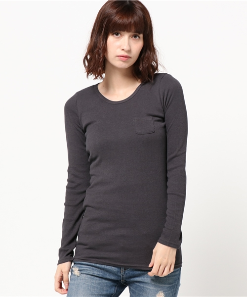 OLD BETTY'S（オールドベティーズ）の「ALOHA Rib 1Pocket T-shirts/リブワンポケットTシャツ（Tシャツ/カットソー・レディース・ダークブラウン/ライトカーキ/ダークネイビー/サーモンピンク/アイボリー/ブラック/ネイビー/ロイヤルブルー/杢グレー/イエロー/サックスブルー/ライトピンク/ワインレッド/モカ/ベージュ/ダークベージュ/ダークグリーン/グレイッシュブルー/ライトイエロー/グレイッシュベージュ/オリーブ/ダークオリーブ・FREE）」の4枚目の写真