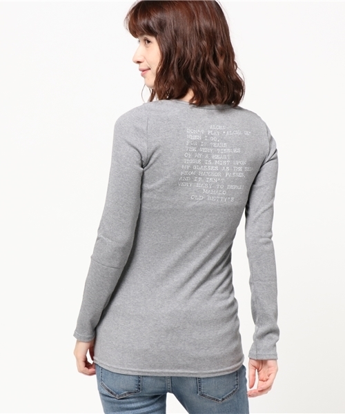 OLD BETTY'S（オールドベティーズ）の「ALOHA Rib 1Pocket T-shirts/リブワンポケットTシャツ（Tシャツ/カットソー・レディース・ダークブラウン/ライトカーキ/ダークネイビー/サーモンピンク/アイボリー/ブラック/ネイビー/ロイヤルブルー/杢グレー/イエロー/サックスブルー/ライトピンク/ワインレッド/モカ/ベージュ/ダークベージュ/ダークグリーン/グレイッシュブルー/ライトイエロー/グレイッシュベージュ/オリーブ/ダークオリーブ・FREE）」の3枚目の写真