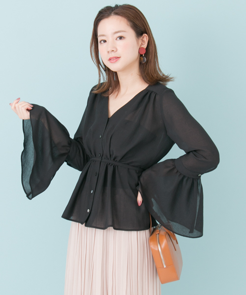 URBAN RESEARCH（アーバンリサーチ）の「UR 前開き袖フレアブラウス（シャツ/ブラウス・レディース・ブラック/ベージュ/イエロー・FREE）」の4枚目の写真