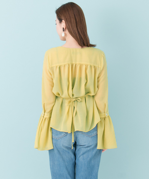 URBAN RESEARCH（アーバンリサーチ）の「UR 前開き袖フレアブラウス（シャツ/ブラウス・レディース・ブラック/ベージュ/イエロー・FREE）」の16枚目の写真
