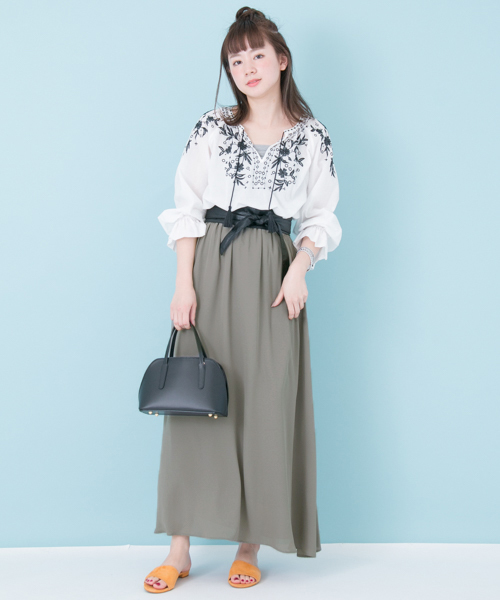 URBAN RESEARCH（アーバンリサーチ）の「ギャザーロングスカート（スカート・レディース・カーキ/その他1・FREE）」の3枚目の写真