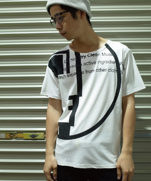 rovtski(ロフトスキー)の「rovtski 綿モダール天竺 プリントUネックTシャツ半袖/AXXSTU9999(Tシャツ/カットソー・メンズ・ブラック系その他4/ブラック系その他6/ホワイト系その他5/ホワイト系その他6/ホワイト系その他2/ホワイト系その他4/ブラック系その他5/ホワイト系その他3/ブラック系その他3/ブラック系その他・LARGE/MEDIUM/X-LARGE)」の3枚目の写真