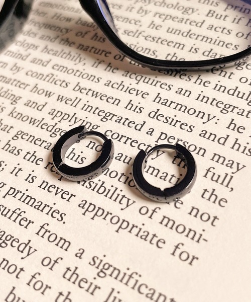 SPINNS（スピンズ）の「ミニフープピアス（ピアス（両耳用）・メンズ・シルバー/ゴールド/その他1/ガンメタ/シルバー系その他/ブラック系その他/ゴールド系その他・ONESIZE）」の6枚目の写真