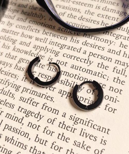 SPINNS（スピンズ）の「ミニフープピアス（ピアス（両耳用）・メンズ・シルバー/ゴールド/その他1/ガンメタ/シルバー系その他/ブラック系その他/ゴールド系その他・ONESIZE）」の13枚目の写真