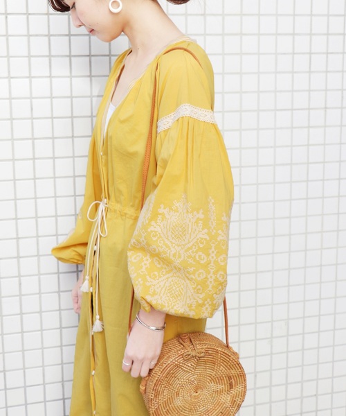 SLOBE IENA（スローブイエナ）の「クロスステッチ刺繍ワンピース◆（ワンピース・レディース・ブラック/イエロー/キャメル・FREE）」の4枚目の写真