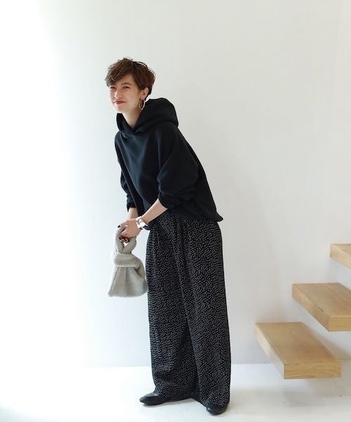 TODAYFUL（トゥデイフル）の「コクーンワームパーカー（パーカー・レディース・ブラック/オフホワイト/グレイッシュベージュ・FREE）」の11枚目の写真