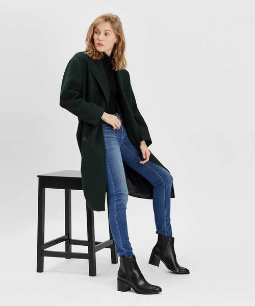 CHARLES & KEITH(チャールズ & キース)の「クラシック ブロックヒールブーツ / Classic Block Heel Boots(ブーツ・レディース・ブラック/ダークブルー/スモークピンク・23cm/23.5cm/24.5cm/25cm)」の17枚目の写真