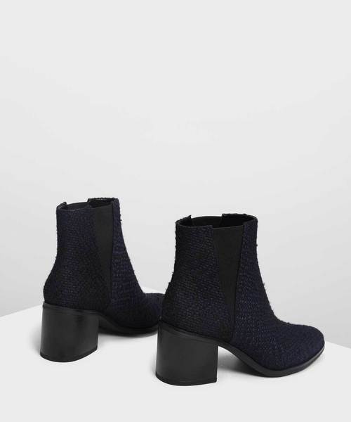CHARLES & KEITH(チャールズ & キース)の「クラシック ブロックヒールブーツ / Classic Block Heel Boots(ブーツ・レディース・ブラック/ダークブルー/スモークピンク・23cm/23.5cm/24.5cm/25cm)」の13枚目の写真