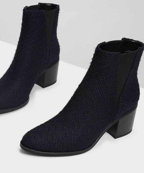 CHARLES & KEITH(チャールズ & キース)の「クラシック ブロックヒールブーツ / Classic Block Heel Boots(ブーツ・レディース・ブラック/ダークブルー/スモークピンク・23cm/23.5cm/24.5cm/25cm)」の12枚目の写真