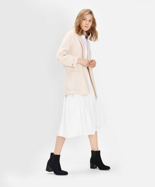 CHARLES & KEITH(チャールズ & キース)の「クラシック ブロックヒールブーツ / Classic Block Heel Boots(ブーツ・レディース・ブラック/ダークブルー/スモークピンク・23cm/23.5cm/24.5cm/25cm)」の11枚目の写真