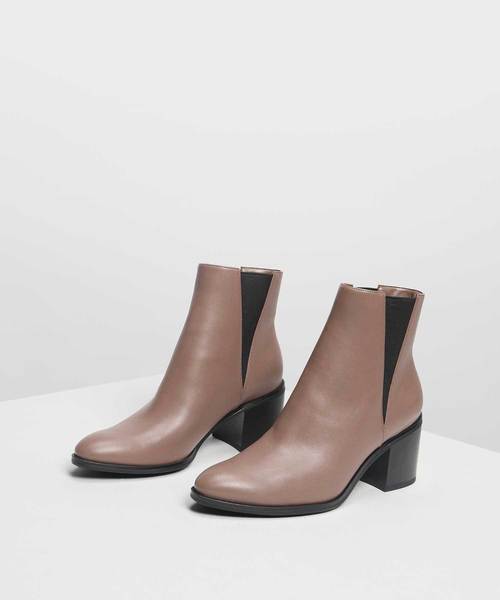 CHARLES & KEITH(チャールズ & キース)の「クラシック ブロックヒールブーツ / Classic Block Heel Boots(ブーツ・レディース・ブラック/ダークブルー/スモークピンク・23cm/23.5cm/24.5cm/25cm)」の8枚目の写真