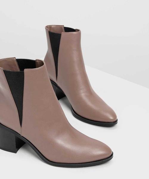 CHARLES & KEITH(チャールズ & キース)の「クラシック ブロックヒールブーツ / Classic Block Heel Boots(ブーツ・レディース・ブラック/ダークブルー/スモークピンク・23cm/23.5cm/24.5cm/25cm)」の6枚目の写真