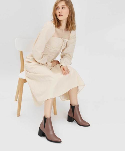 CHARLES & KEITH(チャールズ & キース)の「クラシック ブロックヒールブーツ / Classic Block Heel Boots(ブーツ・レディース・ブラック/ダークブルー/スモークピンク・23cm/23.5cm/24.5cm/25cm)」の5枚目の写真