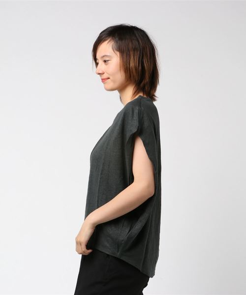 INTERPLANET(インタープラネット)の「麻100%天竺肩タックフレンチ袖プルオーバー(Tシャツ/カットソー・レディース・チャコールグレー/グレー/オフホワイト・FREE)」の4枚目の写真