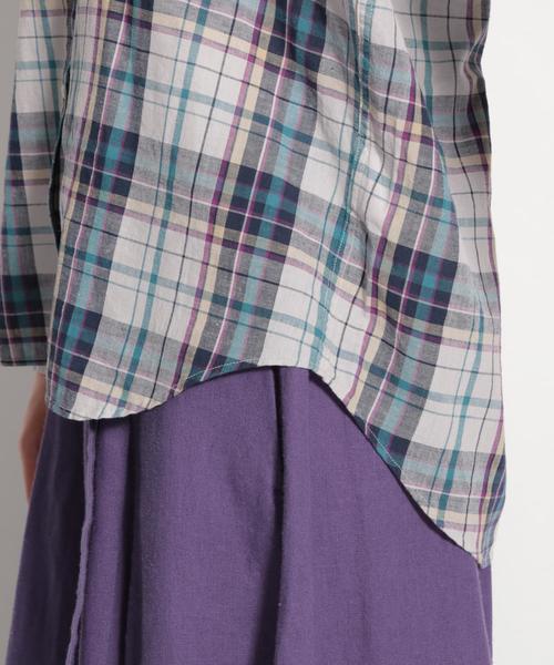 niko and...(ニコアンド)の「カラーマドラスチェックシャツ(シャツ/ブラウス・レディース・ベージュ/ブラウン/グレー/オフホワイト/イエロー/ブルー・MEDIUM/LARGE)」の21枚目の写真