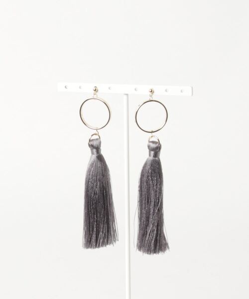 misto accessories(ミストアクセサリーズ)の「フリンジピアス(ピアス(両耳用)・レディース・ホワイト/カーキ/ベージュ/グレー/ブラック・FREE)」の3枚目の写真