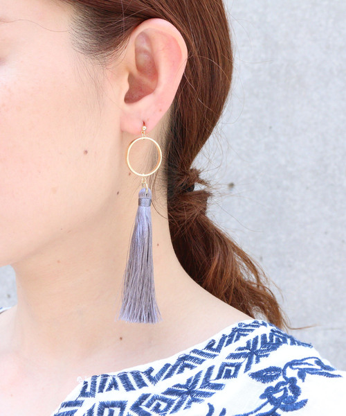 misto accessories(ミストアクセサリーズ)の「フリンジピアス(ピアス(両耳用)・レディース・ホワイト/カーキ/ベージュ/グレー/ブラック・FREE)」の7枚目の写真