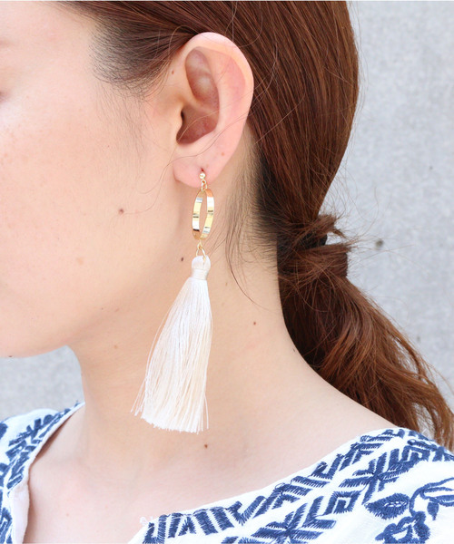 misto accessories(ミストアクセサリーズ)の「フリンジピアス(ピアス(両耳用)・レディース・ホワイト/カーキ/ベージュ/グレー/ブラック・FREE)」の6枚目の写真