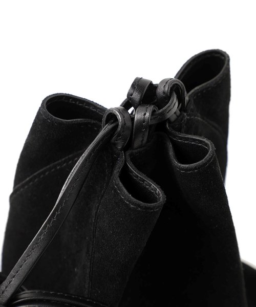 MARROW（マロウ）の「【MARROW(マロ―)】《STUDIOUS別注・スタイリスト百々千晴氏コラボ》スウェードピローショルダーバッグ（ショルダーバッグ・レディース・ブラック・SMALL）」の5枚目の写真