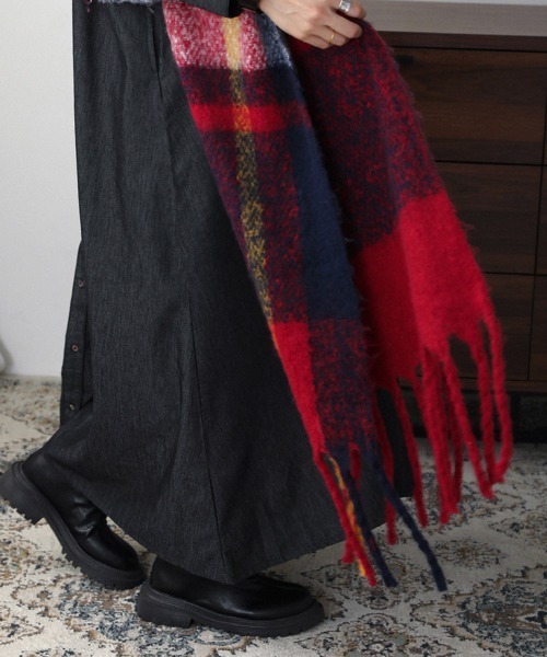 Bou Jeloud（ブージュルード）の「大判チェックストール（ストール/ショール・レディース・ベージュ/ネイビー/レッド・FREE）」の8枚目の写真