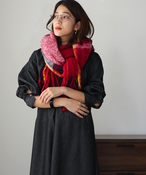 Bou Jeloud（ブージュルード）の「大判チェックストール（ストール/ショール・レディース・ベージュ/ネイビー/レッド・FREE）」の7枚目の写真