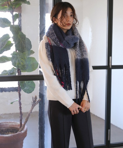 Bou Jeloud（ブージュルード）の「大判チェックストール（ストール/ショール・レディース・ベージュ/ネイビー/レッド・FREE）」の6枚目の写真