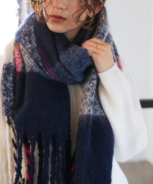 Bou Jeloud（ブージュルード）の「大判チェックストール（ストール/ショール・レディース・ベージュ/ネイビー/レッド・FREE）」の5枚目の写真