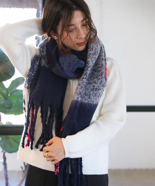 Bou Jeloud（ブージュルード）の「大判チェックストール（ストール/ショール・レディース・ベージュ/ネイビー/レッド・FREE）」の4枚目の写真