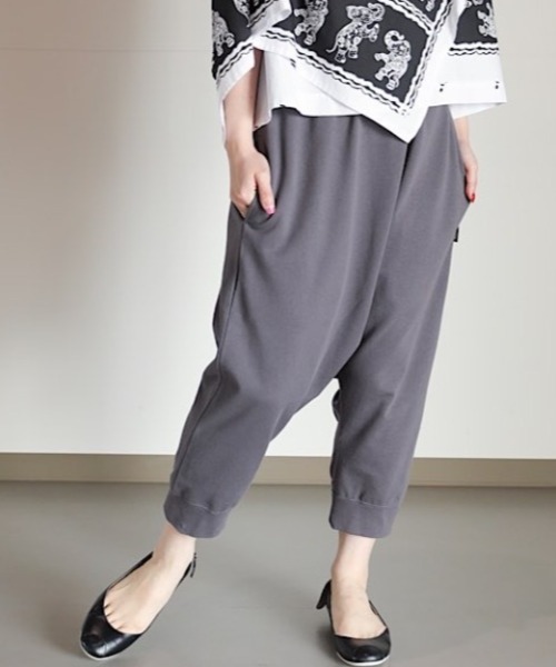 mercibeaucoup,（メルシーボークー）の「ララサルエル（その他パンツ・レディース・ブラック/ベージュ/カーキ/ダークグレー・01/03）」の3枚目の写真